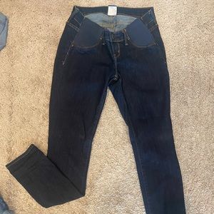 Maternity jeans. Side panel